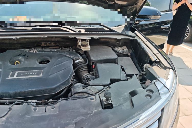Used Lincoln MKC 2017 2.0T Two-Wheel Drive Deluxe Edition Engine Bay Left