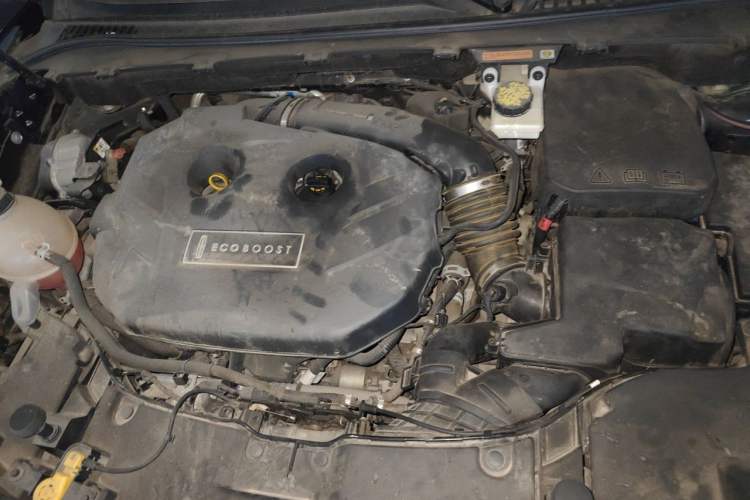 Used Lincoln MKC 2017 2.0T Two-Wheel-Drive Luxury Edition Engine Bay Left