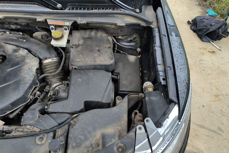 Used Lincoln MKC 2017 2.0T Two-Wheel Drive Deluxe Edition Engine Bay Left