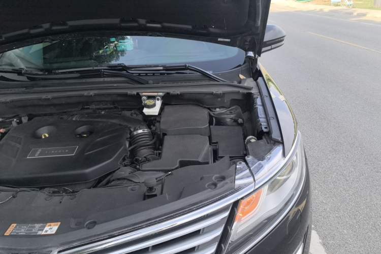 Used Lincoln MKC 2017 2.0T Two-Wheel Drive Deluxe Edition Engine Bay Left