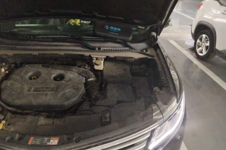 Used Lincoln MKC 2017 2.0T Two-Wheel Drive Deluxe Edition Engine Bay Left