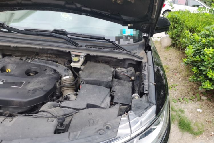 Used Lincoln MKC 2017 2.0T Two-Wheel Drive Deluxe Edition Engine Bay Left