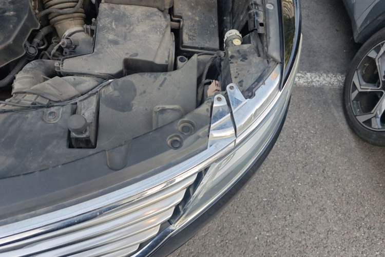 Used Lincoln MKC 2017 2.0T Two-Wheel-Drive Luxury Edition Engine Bay Left