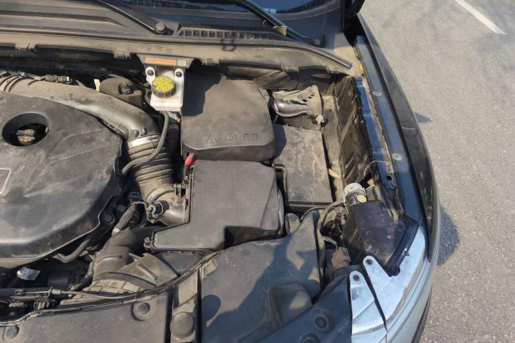 Used Lincoln MKC 2017 2.0T Two-Wheel Drive Deluxe Edition Engine Bay Left