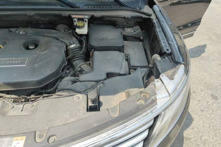 Used Lincoln MKC 2017 2.0T Two-Wheel Drive Deluxe Edition Engine Bay Left