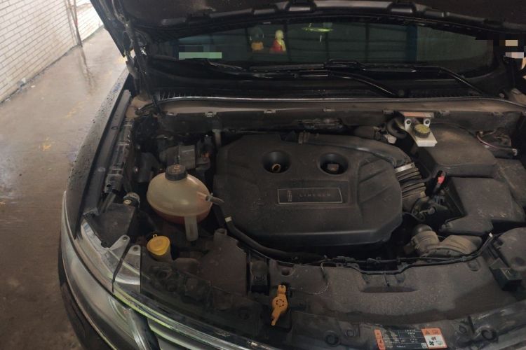 Used Lincoln MKC 2017 2.0T Two-Wheel Drive Deluxe Edition Engine Bay Right