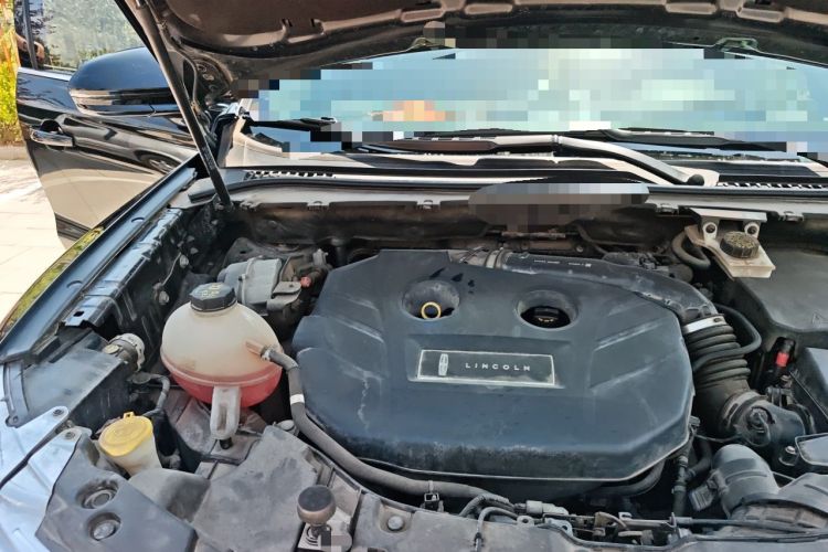 Used Lincoln MKC 2017 2.0T Two-Wheel Drive Deluxe Edition Engine Bay Right