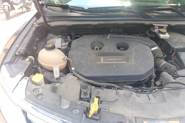 Used Lincoln MKC 2017 2.0T Two-Wheel-Drive Luxury Edition Engine Bay Right