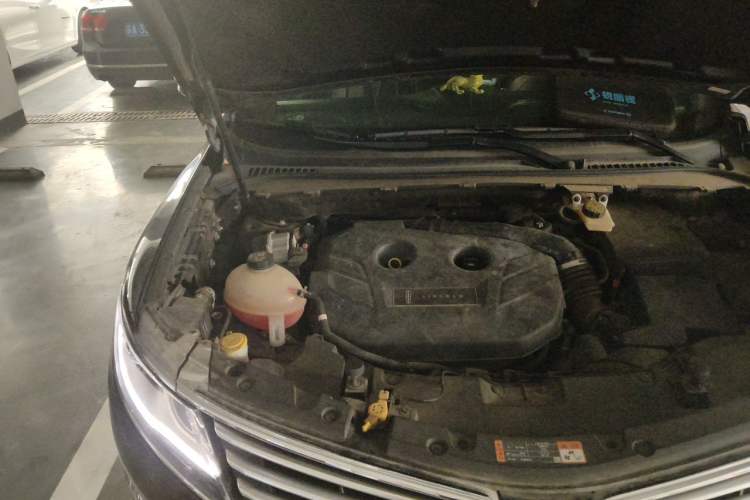Used Lincoln MKC 2017 2.0T Two-Wheel Drive Deluxe Edition Engine Bay Right