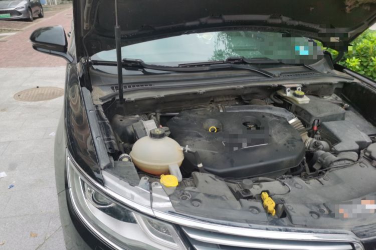 Used Lincoln MKC 2017 2.0T Two-Wheel Drive Deluxe Edition Engine Bay Right
