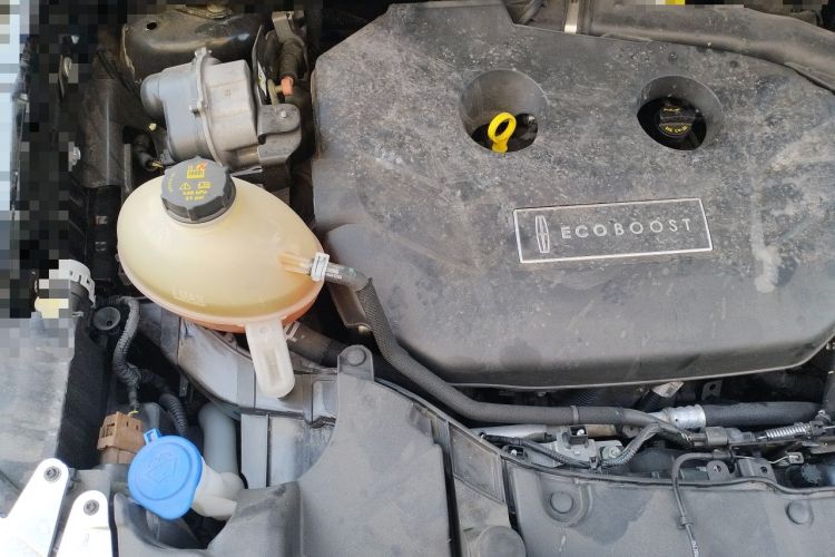 Used Lincoln MKC 2017 2.0T Two-Wheel Drive Deluxe Edition Engine Bay Right
