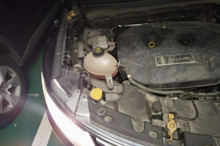 Used Lincoln MKC 2017 2.0T Two-Wheel Drive Deluxe Edition Engine Bay Right