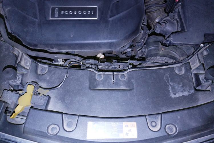 Used Lincoln MKC 2017 2.0T Two-Wheel Drive Deluxe Edition Engine Bay