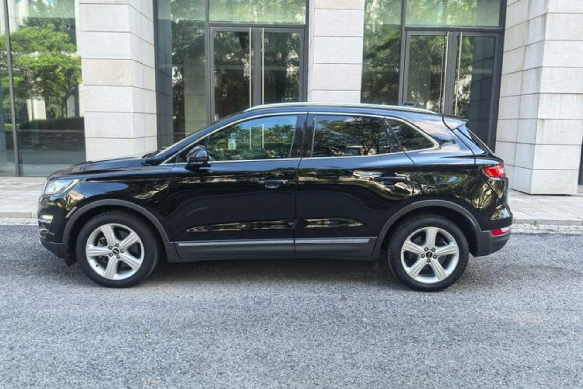 Used Lincoln MKC 2017 2.0T Two-Wheel Drive Deluxe Edition Exterior 3