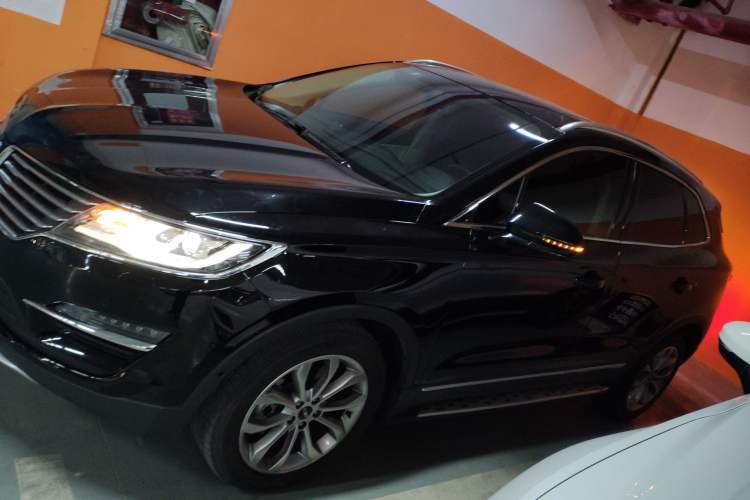 Used Lincoln MKC 2017 2.0T Two-Wheel-Drive Luxury Edition Exterior 3