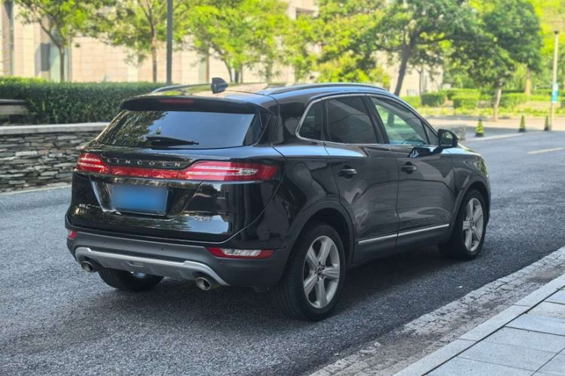Used Lincoln MKC 2017 2.0T Two-Wheel Drive Deluxe Edition Exterior 6