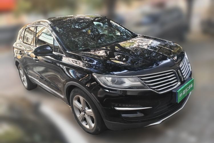 Used Lincoln MKC 2017 2.0T Two-Wheel Drive Deluxe Edition Front Right 45 Deg