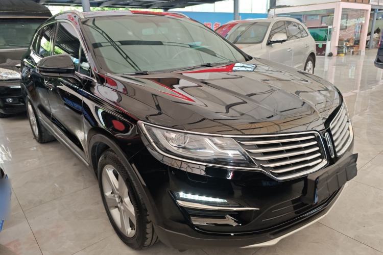 Used Lincoln MKC 2017 2.0T Two-Wheel Drive Deluxe Edition Front Right 45 Deg