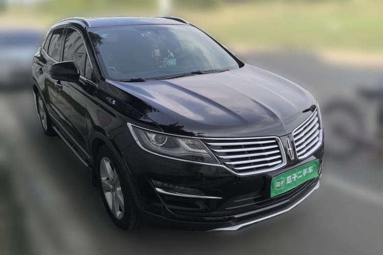 Used Lincoln MKC 2017 2.0T Two-Wheel Drive Deluxe Edition Front Right 45 Deg