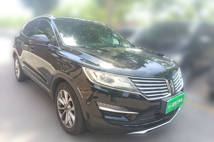 Used Lincoln MKC 2017 2.0T Two-Wheel-Drive Luxury Edition Front Right 45 Deg