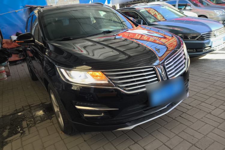 Used Lincoln MKC 2017 2.0T Two-Wheel Drive Deluxe Edition Front Right 45 Deg