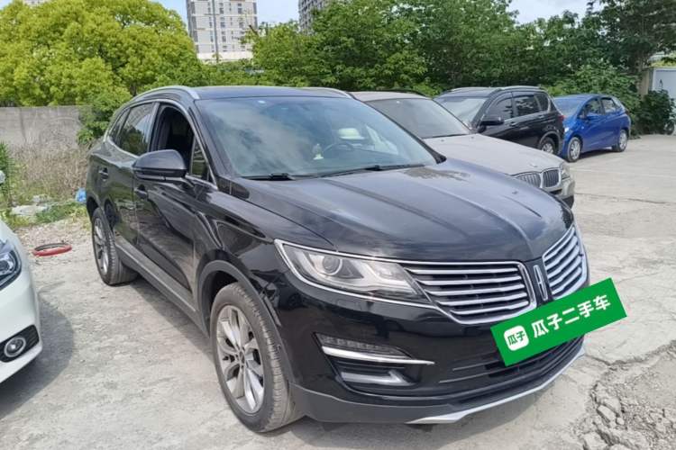 Used Lincoln MKC 2017 2.0T Two-Wheel Drive Deluxe Edition Front Right 45 Deg