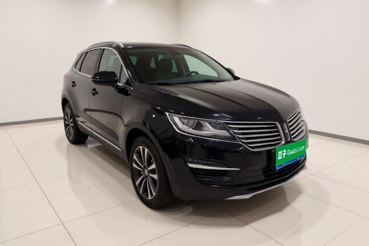 Used Lincoln MKC 2017 2.0T Two-Wheel Drive Deluxe Edition Front Right 45 Deg