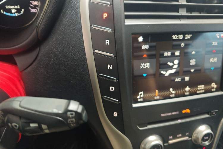 Used Lincoln MKC 2017 2.0T Two-Wheel Drive Deluxe Edition Gear Lever