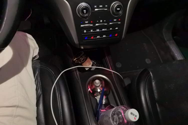 Used Lincoln MKC 2017 2.0T Two-Wheel-Drive Luxury Edition Gear Lever