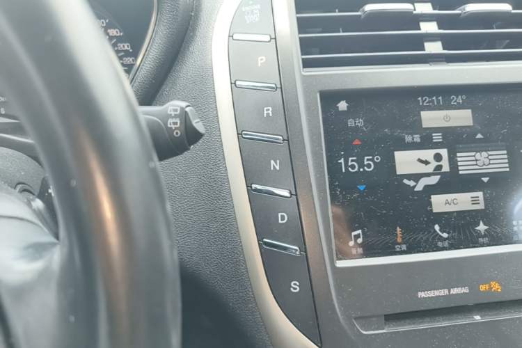 Used Lincoln MKC 2017 2.0T Two-Wheel-Drive Luxury Edition Gear Lever