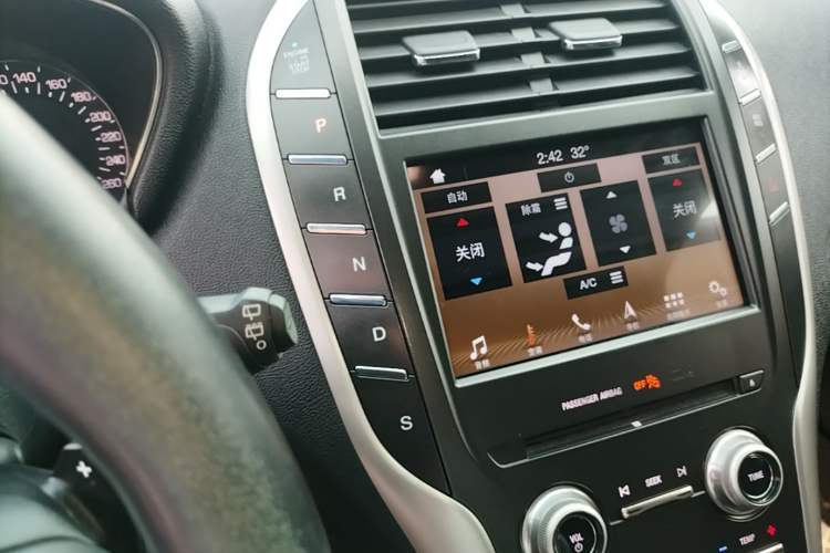 Used Lincoln MKC 2017 2.0T Two-Wheel Drive Deluxe Edition Gear Lever