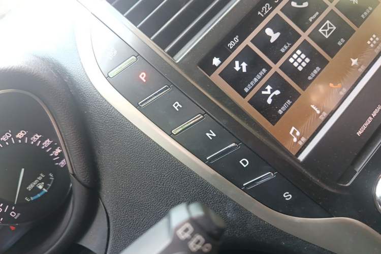 Used Lincoln MKC 2017 2.0T Two-Wheel-Drive Luxury Edition Gear Lever