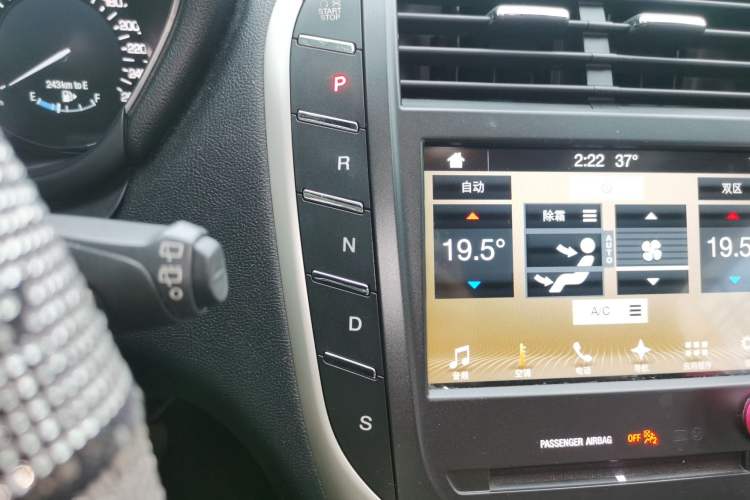 Used Lincoln MKC 2017 2.0T Two-Wheel Drive Deluxe Edition Gear Lever