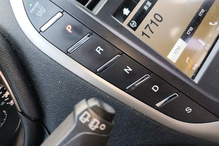 Used Lincoln MKC 2017 2.0T Two-Wheel Drive Deluxe Edition Gear Lever