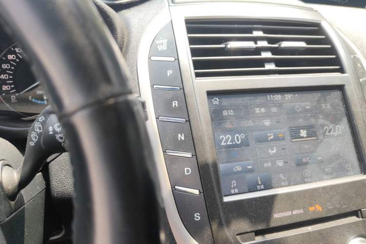 Used Lincoln MKC 2017 2.0T Two-Wheel Drive Deluxe Edition Gear Lever