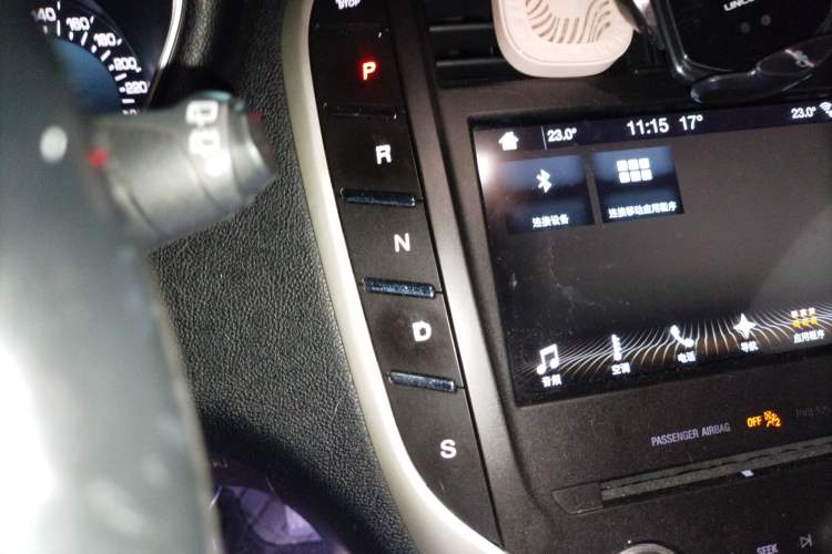 Used Lincoln MKC 2017 2.0T Two-Wheel Drive Deluxe Edition Gear Lever