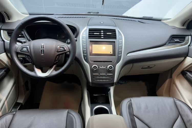 Used Lincoln MKC 2017 2.0T Two-Wheel-Drive Luxury Edition Interior 1