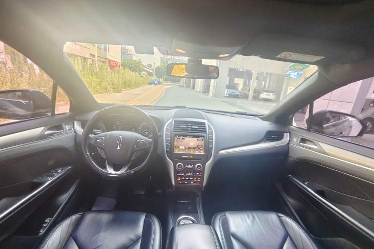 Used Lincoln MKC 2017 2.0T Two-Wheel Drive Deluxe Edition Interior 1