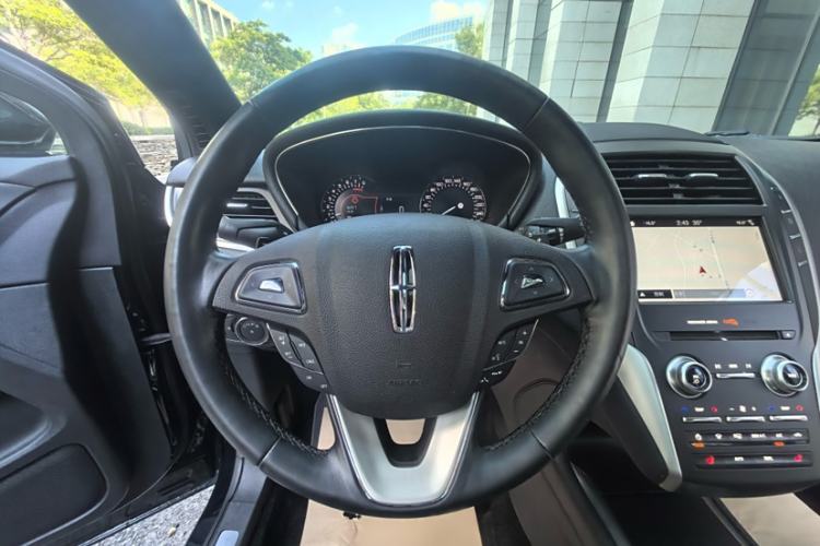 Used Lincoln MKC 2017 2.0T Two-Wheel Drive Deluxe Edition Interior 1