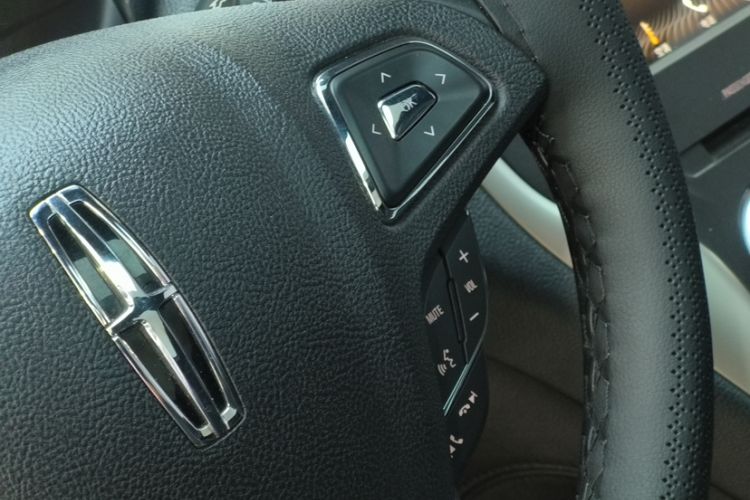 Used Lincoln MKC 2017 2.0T Two-Wheel Drive Deluxe Edition Interior 1