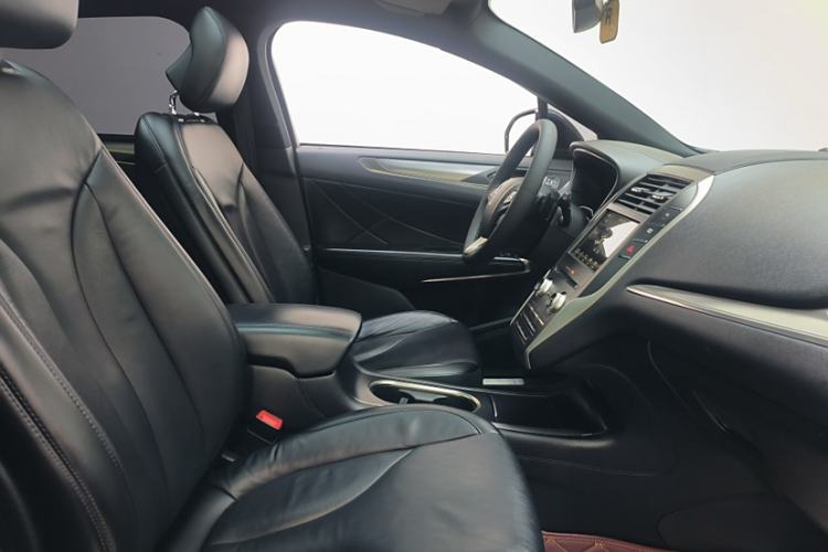 Used Lincoln MKC 2017 2.0T Two-Wheel Drive Deluxe Edition Interior 11