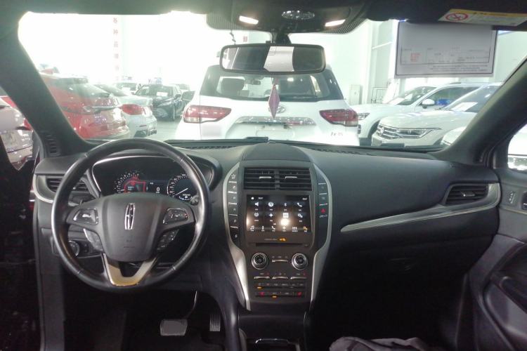Used Lincoln MKC 2017 2.0T Two-Wheel Drive Deluxe Edition Interior 2