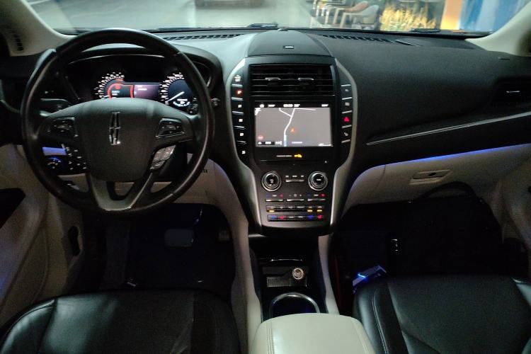 Used Lincoln MKC 2017 2.0T Two-Wheel-Drive Luxury Edition Interior 2