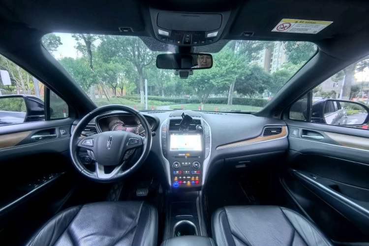 Used Lincoln MKC 2017 2.0T Four-Wheel Drive Prestige Edition Interior 2