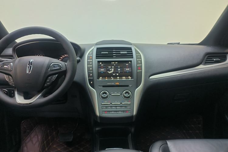 Used Lincoln MKC 2017 2.0T Two-Wheel Drive Deluxe Edition Interior 2