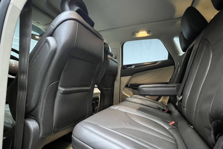 Used Lincoln MKC 2017 2.0T Two-Wheel-Drive Luxury Edition Interior 3