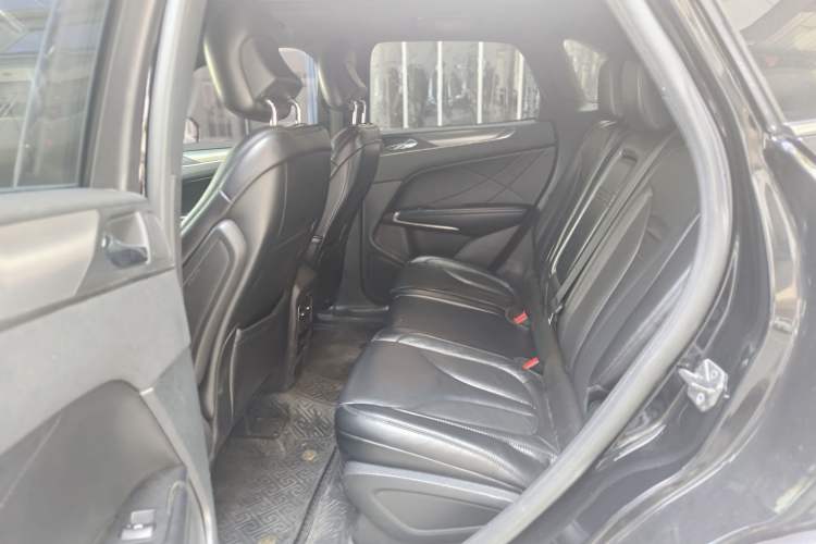 Used Lincoln MKC 2017 2.0T Two-Wheel Drive Deluxe Edition Interior 3