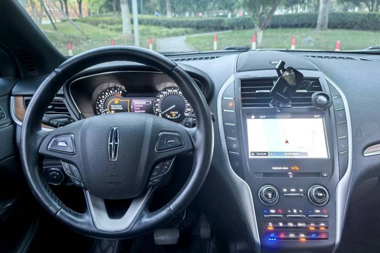 Used Lincoln MKC 2017 2.0T Four-Wheel Drive Prestige Edition Interior 3