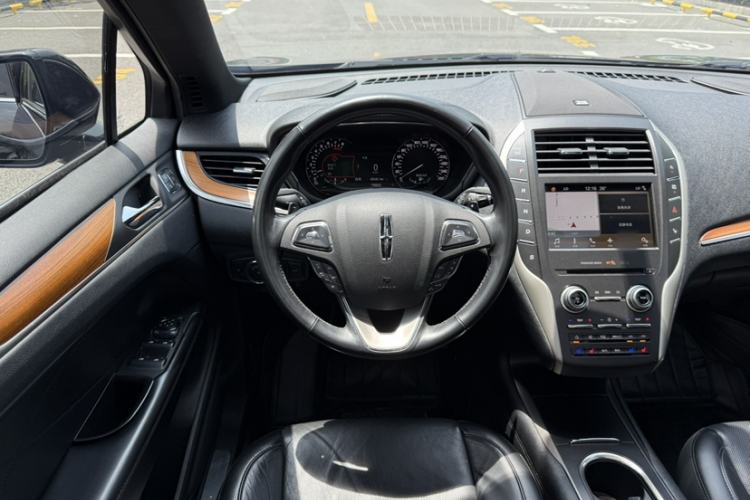 Used Lincoln MKC 2017 2.0T Two-Wheel Drive Deluxe Edition Interior 4
