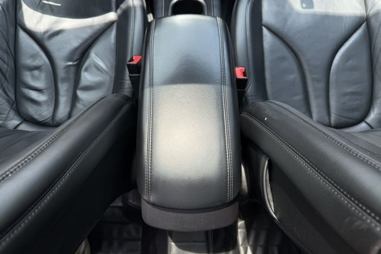 Used Lincoln MKC 2017 2.0T Two-Wheel Drive Deluxe Edition Interior 5